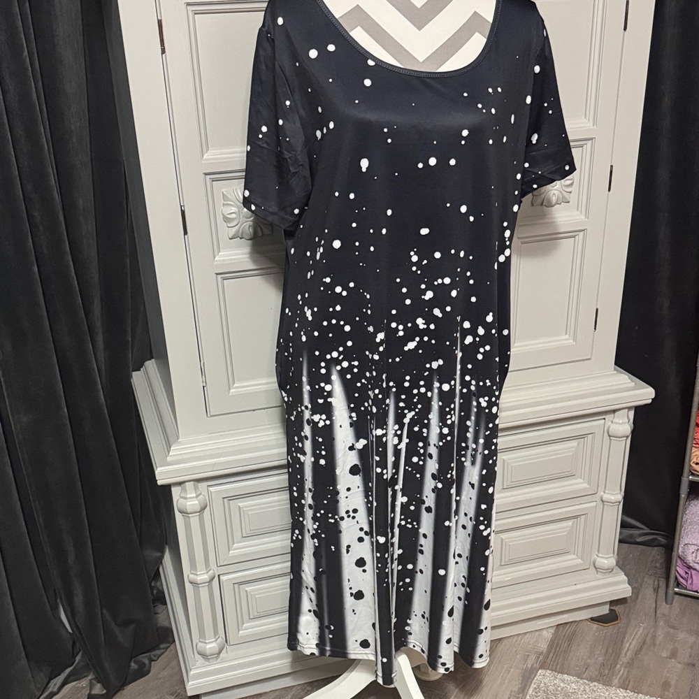Black & White Midi Plus Size Dress with Pockets